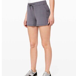 Lululemon On The Fly Short *Woven *2.5" Moonwalk Grey Size 10